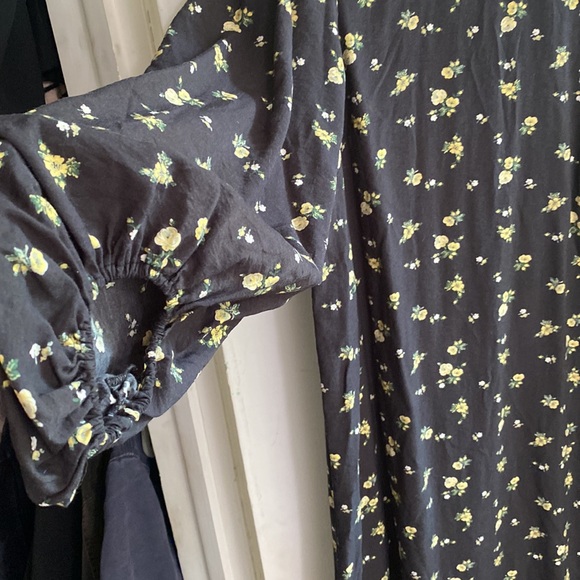 Puff-Sleeved Dress - Picture 2 of 7